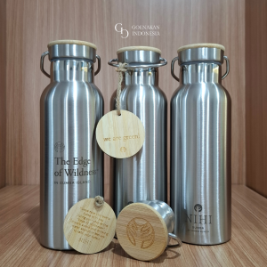 double-wall tumbler and bamboo tag